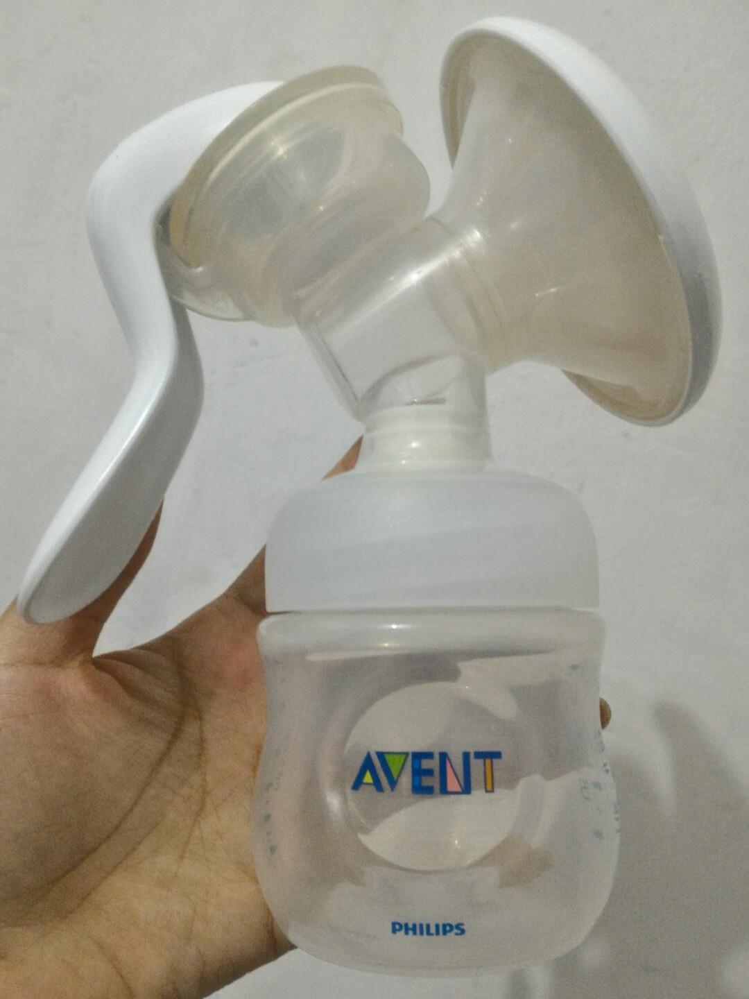 Philips Avent Natural Manual Breastpump Scf330 Pompa Asi Manual Free Cup Feeder Medela Bayi Anak Perawatan Makanan Anak Di Carousell