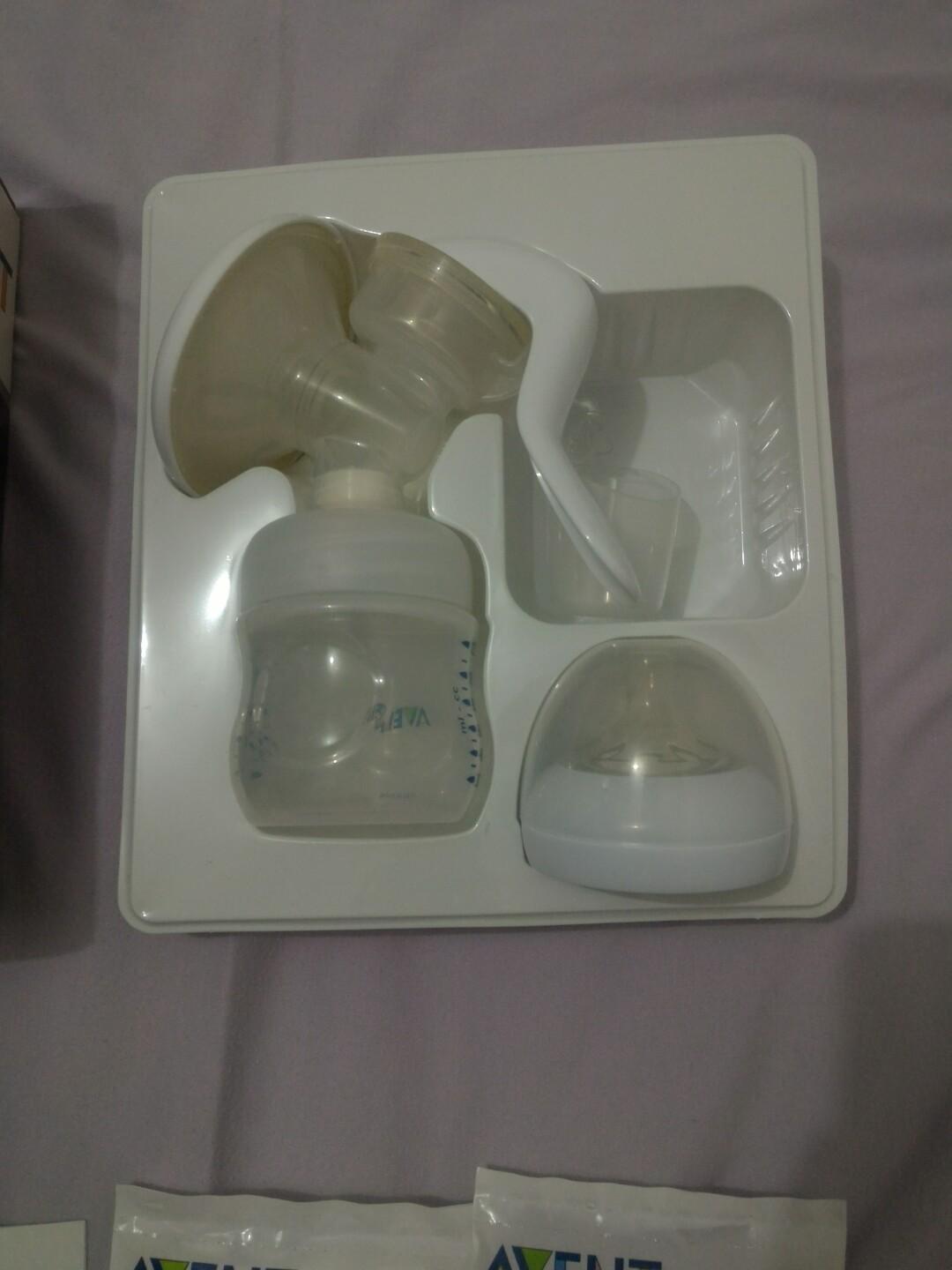 Philips Avent Natural Manual Breastpump Scf330 Pompa Asi Manual Free Cup Feeder Medela Bayi Anak Perawatan Makanan Anak Di Carousell