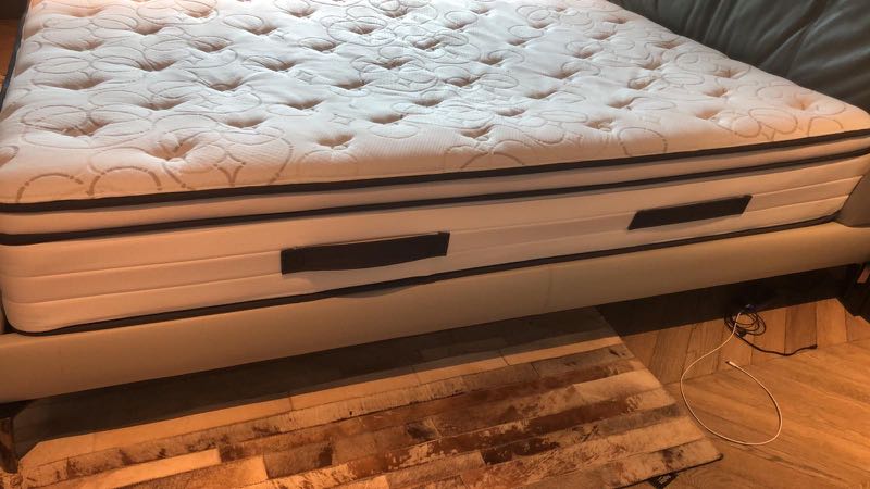 Sealy Mattress Queen Size 2 Year Old Bought From Sogo Home
