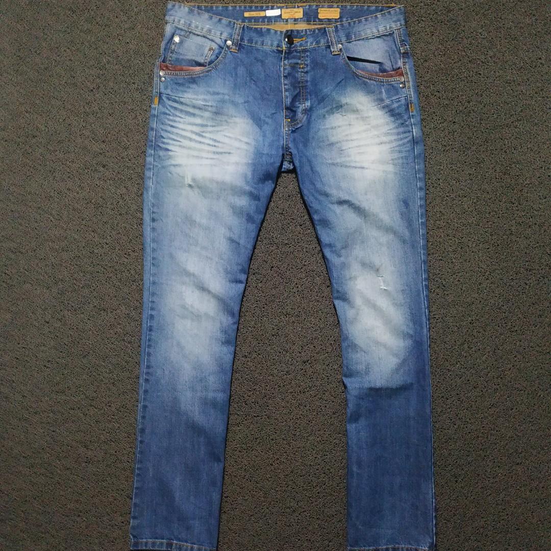 lee levis