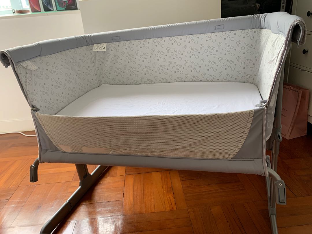 Chicco next to me bed, 兒童＆孕婦用品, 洗澡及換尿片, 洗澡及換尿片 其他用品 Carousell
