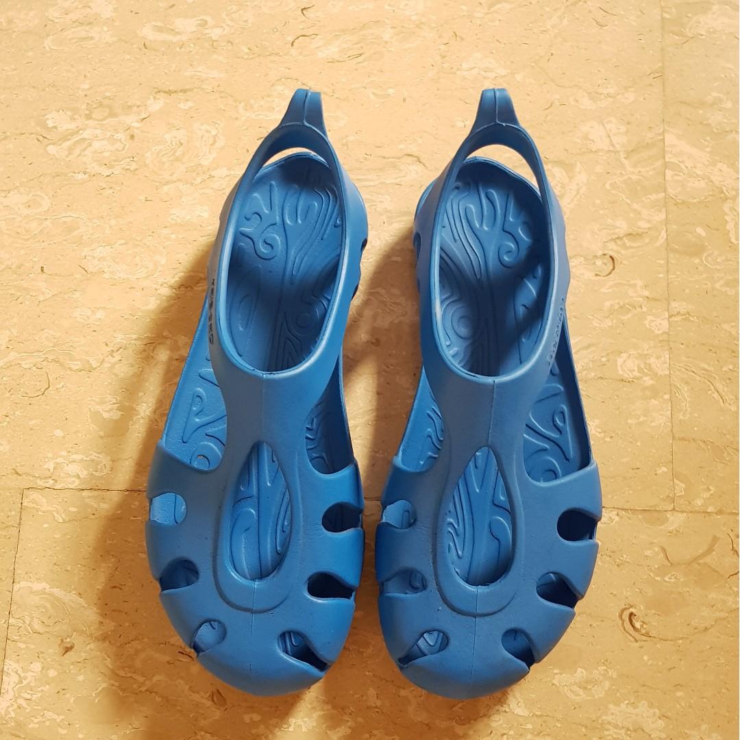 water booties decathlon