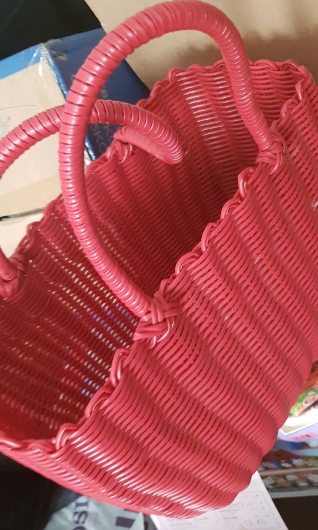 Plastic woven basket bag, Women's Fashion, Jewelry & Organisers