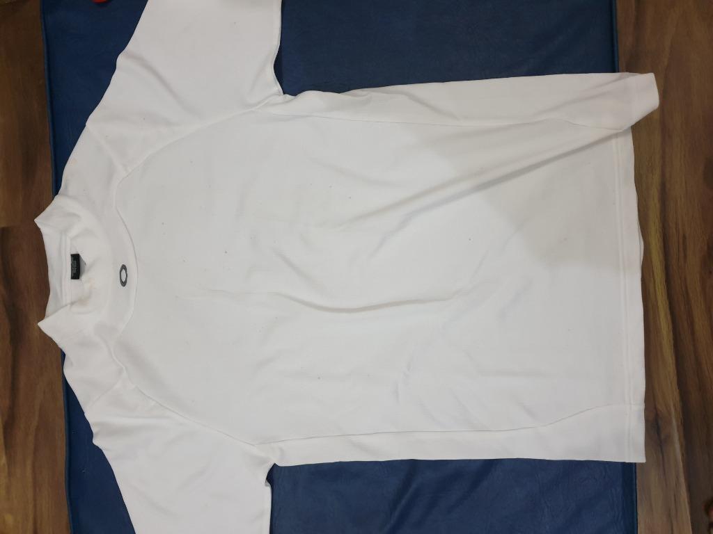 Running clothes (Category: Activewear) located in Makati City. Submitted by jongertz (Listing ID 251817922, Image 2). Description: All slightly used and in good condition. Authentic items. Not replica. Medium (Men's size) 1. Nike Drifit NR72 - 200 2. Oakley Golf Turtleneck (slight issue: some spots; can be removed by washing) - 200 3. Bossini TechDry running/cycling - 200 4. Nike Running Short (with back pocket) - 250 5. Bnew UST fleece jacket by