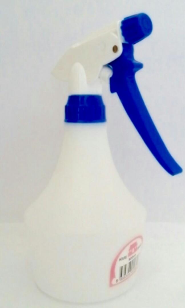 Spray bottle (Category: Everything Else) located in Singapore. Submitted by chiakeeleng (Listing ID 251879430, Image 1). Description: Spray bottle.