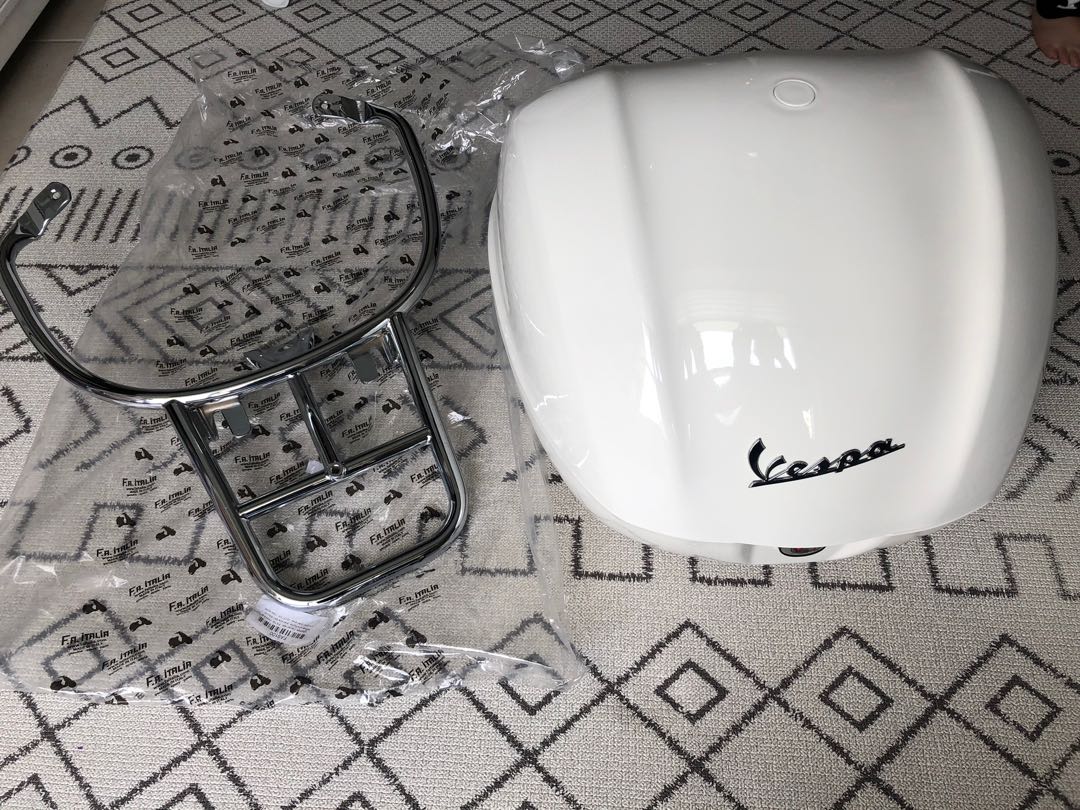 Vespa Rear Box Vespa Top Box & Fa Italia Rear Rack, Motorbikes, Motorbike Parts ...