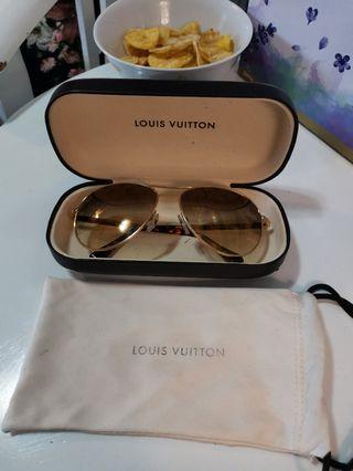 LV Mascot Pilot Sunglasses Louis Vuitton Z1030E, Luxury, Accessories on  Carousell