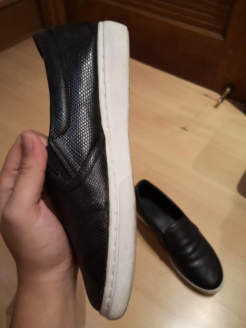 Black Slip-ons (Category: Sneakers) located in Quezon City. Submitted by minimonies (Listing ID 252149181, Image 2). Description: Leather is a bit chipped due to age .