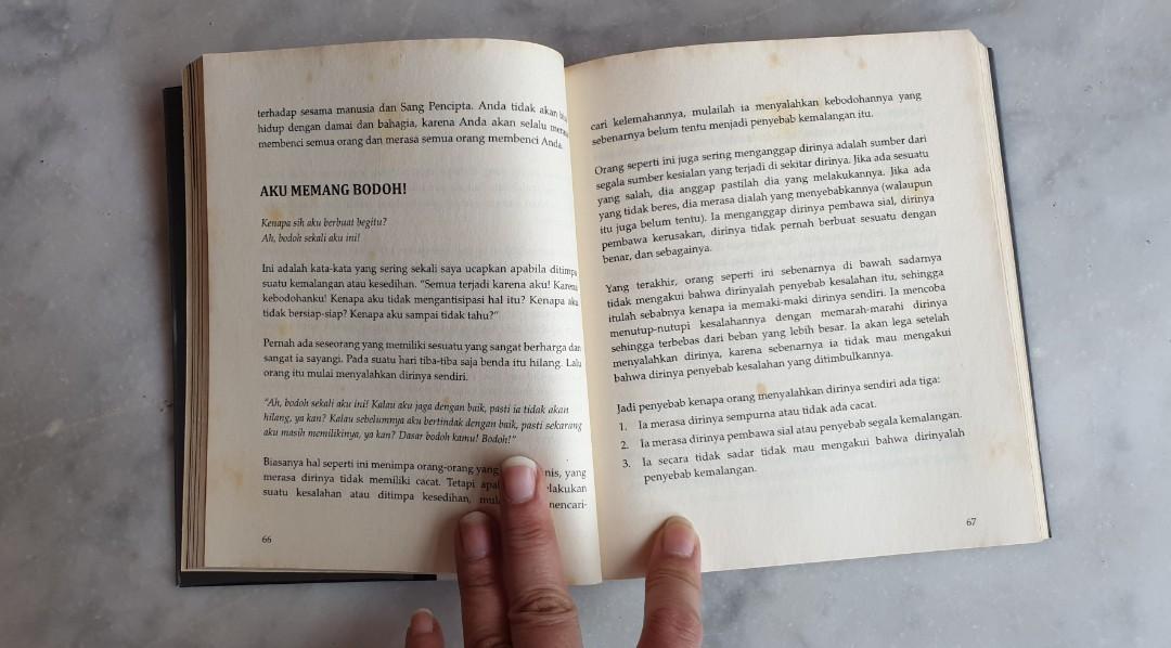 Buku Ya Allah Tolong Aku Aku Sedih Aku Bingung Aku Kesal Pre Owned Buku Alat Tulis Buku Di Carousell