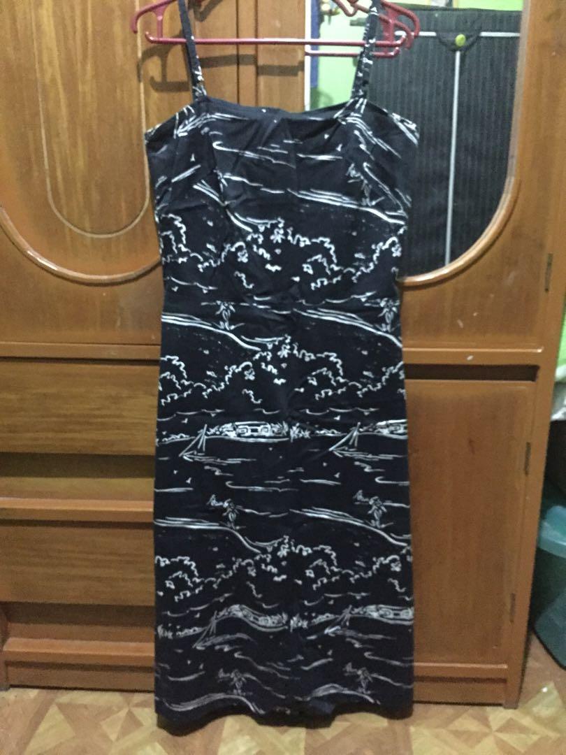 Guess dress (Category: Dresses) located in Makati City. Submitted by purplesummer_ph (Listing ID 252045881, Image 1). Description: ✅preloved ✅in good condition ✅soft denim-like fabric.