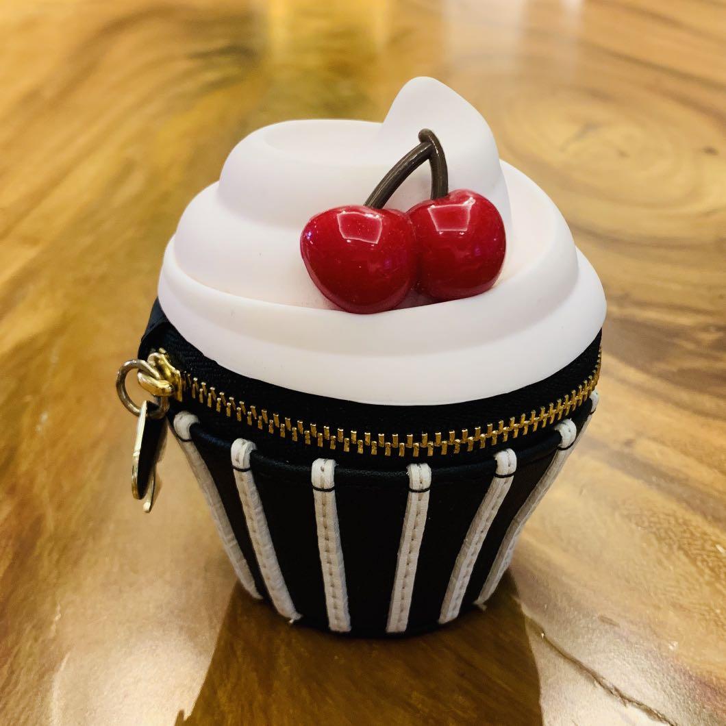 Kate Spade Magnolia Bakery cupcake coin purse, Everything Else on Carousell