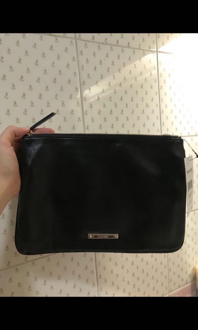 Nine West Black Clutch Bag (Category: Clutches) located in Cebu City. Submitted by cookieyoung (Listing ID 252126320, Image 1). Description: AUTHENTIC NEVER USED .