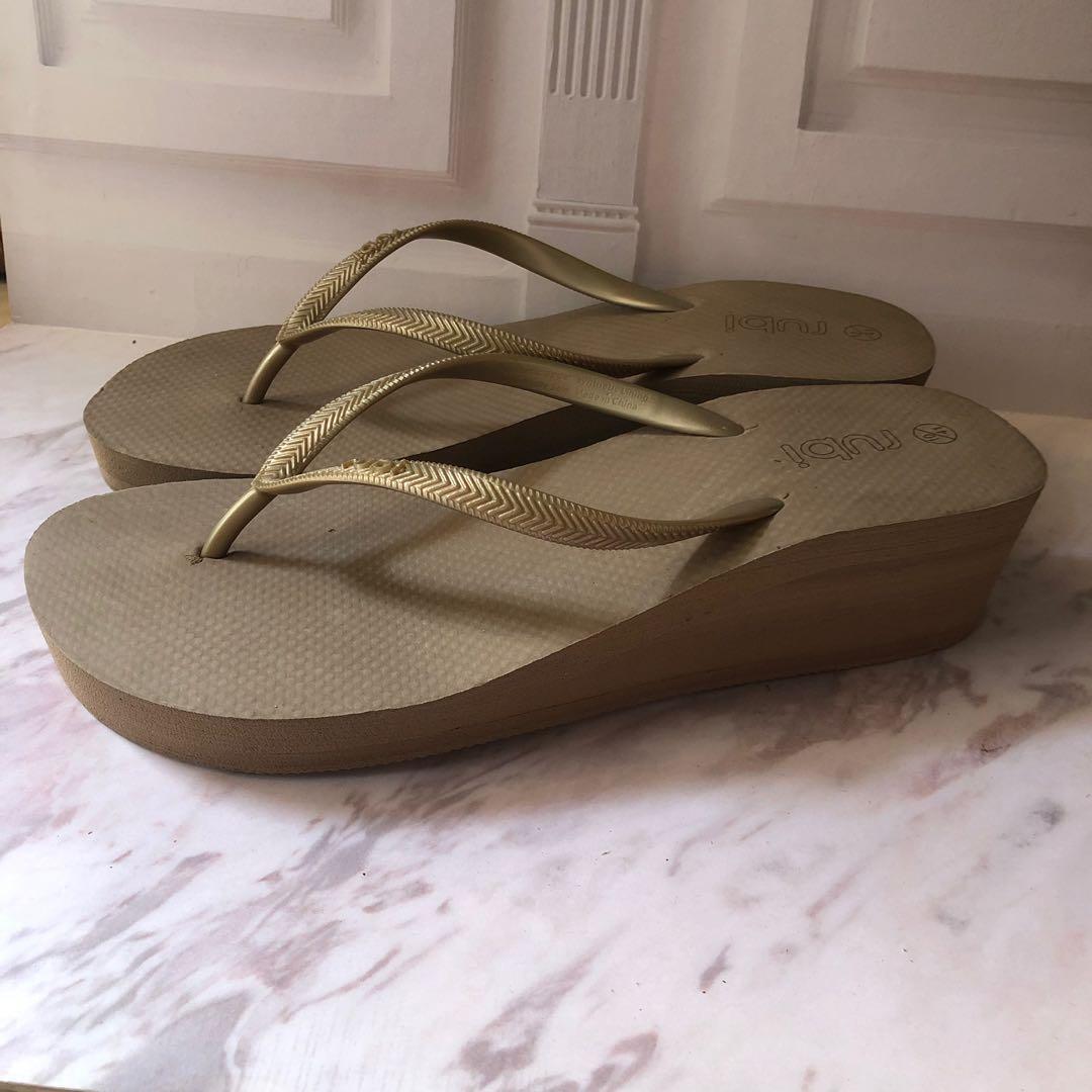 Rubi Wedges Sandal Fesyen Wanita Sepatu Di Carousell