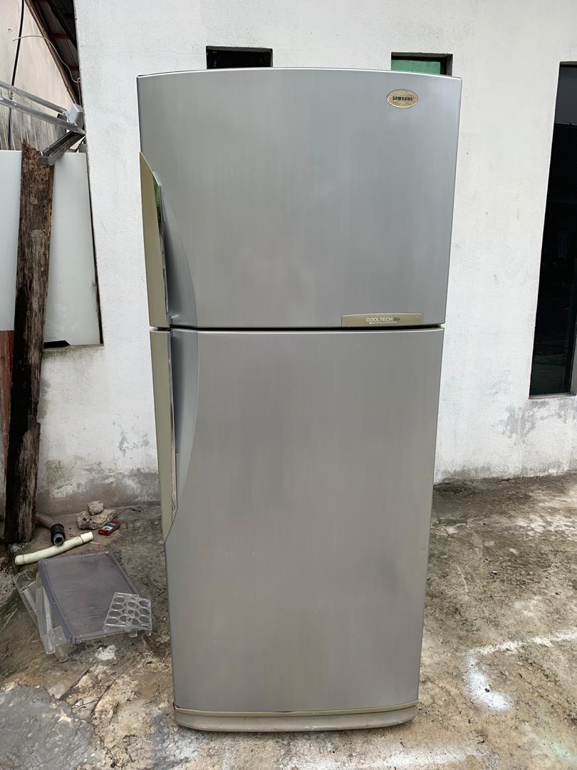 Used Samsung 2 Doors Fridge Refrigerator Peti Sejuk Peti Ais In Good Condition Kitchen Appliances On Carousell