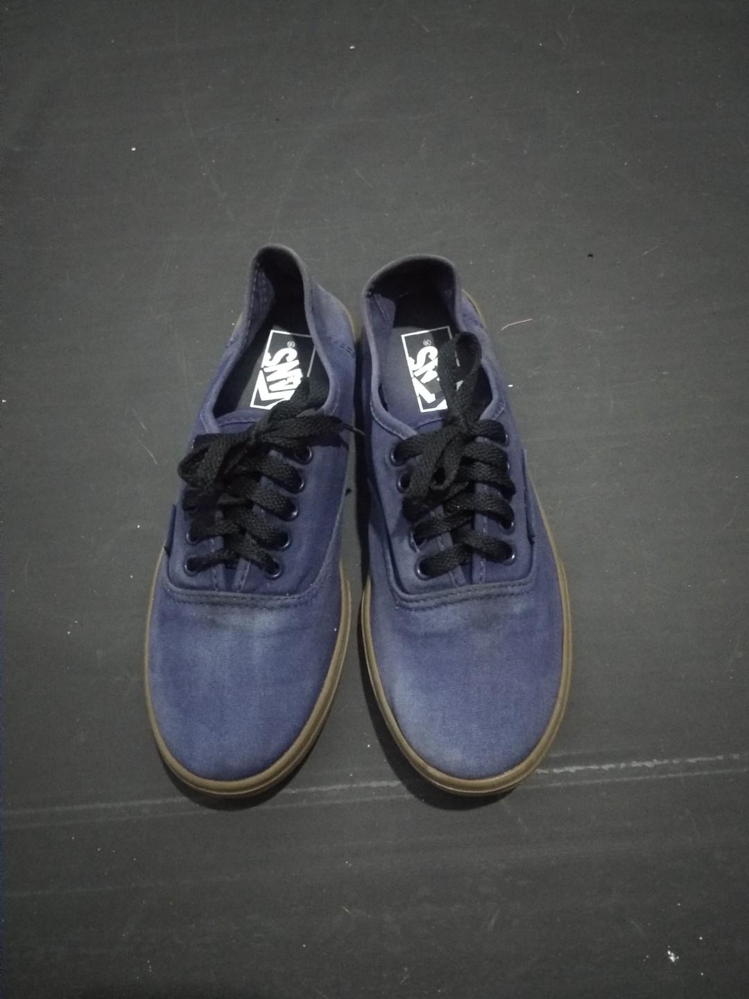 navy blue vans lo pro