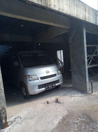 Rumah + ruko  bangunan 2 tingkat setengah jadi pinggir jalan