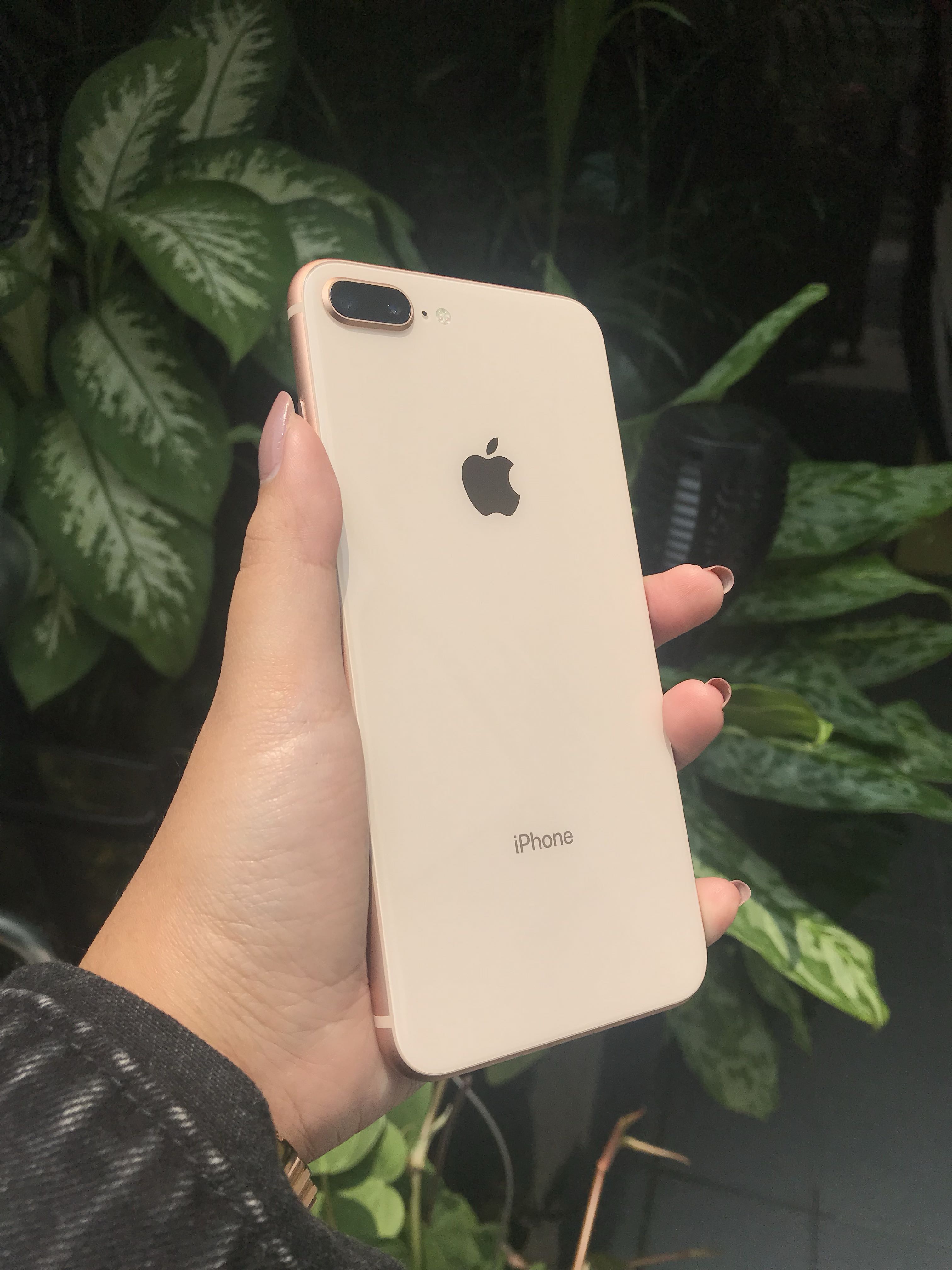 9 10 COND iPhone 8 Plus ROSE GOLD 64GB RARE Mobile Phones