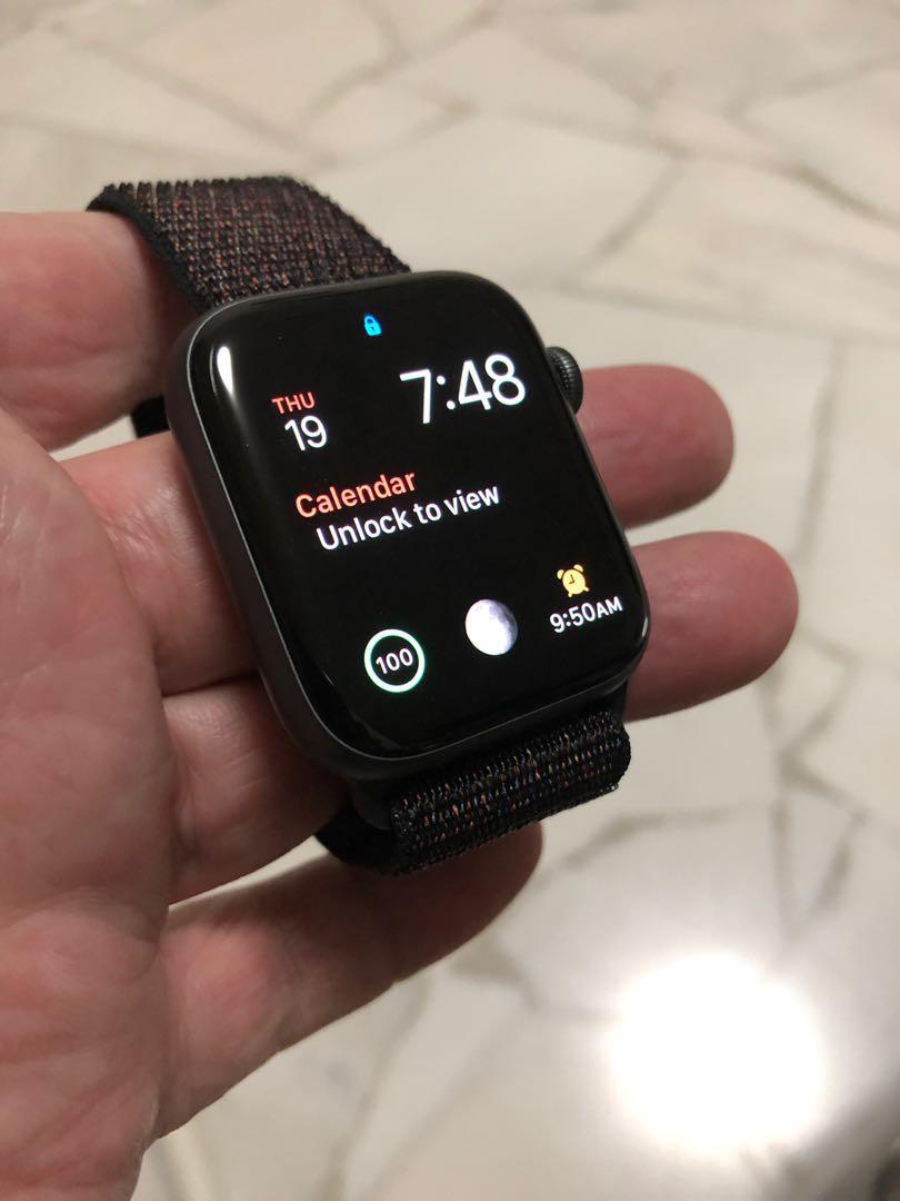 Apple Watch Series 4 GPS 44mm Space Grey Aluminium Case with Black Sport Loop
