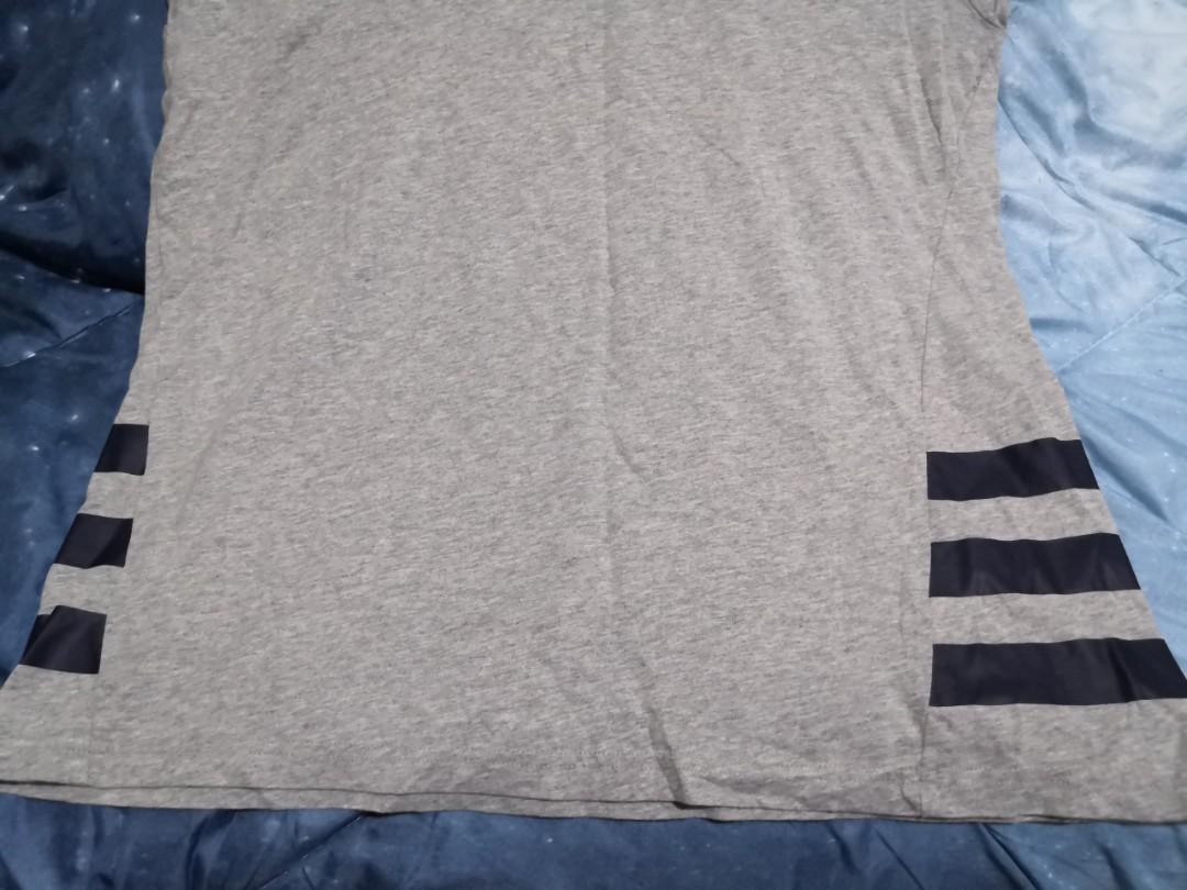 Authentic Adidas Neo (Category: Tshirts & Polo Shirts) located in Kota Kinabalu. Submitted by ajiqmalone (Listing ID 252184839, Image 3). Description: Adidas Neo Tee Grey and Dark Blue colour Size:- L Brand :- Adidas Condition :- 10/10 Price :- RM 40.