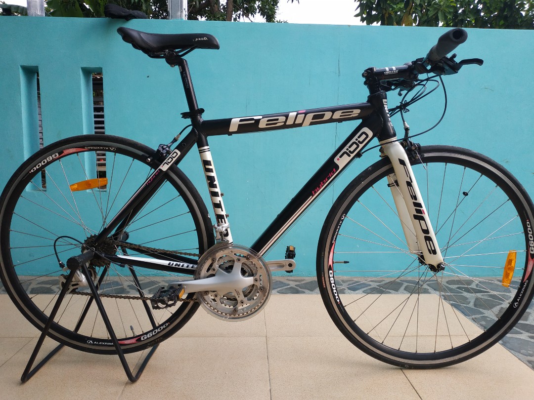 United hybrid bike on sale