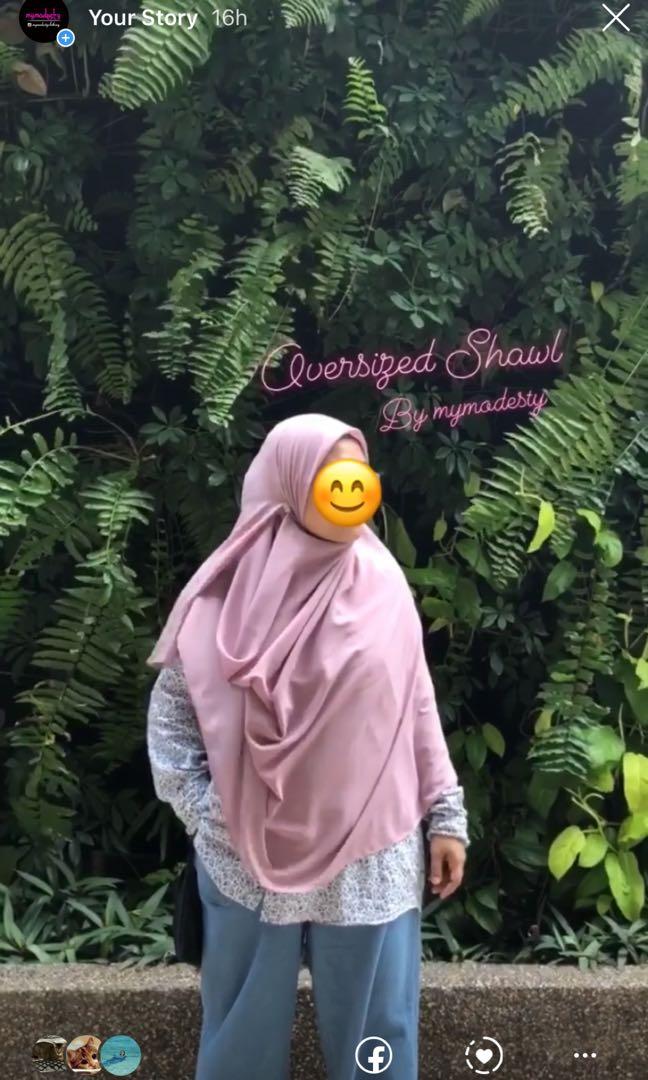Oversized double loop shawl (Category: Hijabs) located in Singapore. Submitted by mymodestystory (Listing ID 252198133, Image 3). Description: New colours stock up for oversized double loop shawl. Chat with us for more details 👍🏼.