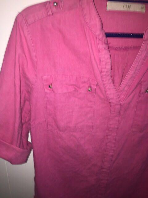 Preloved CLN Blouse (Category: Blouses) located in Valenzuela. Submitted by trinity1219 (Listing ID 252196336, Image 2). Description: Preloved CLN BLOUSE MEDIUM SIZE GOOD CONDITION CAN BE PAIRED WITH JEAN OR SLACKS.