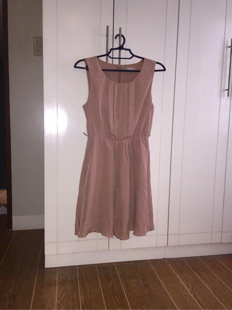 Preloved Excellent Condition Forever 21 cocktail dress (Category: Evening dresses & gowns) located in Valenzuela. Submitted by trinity1219 (Listing ID 252197128, Image 1). Description: Preloved excellent condition forever 21 cocktail dress Small on tag but will fit medium.
