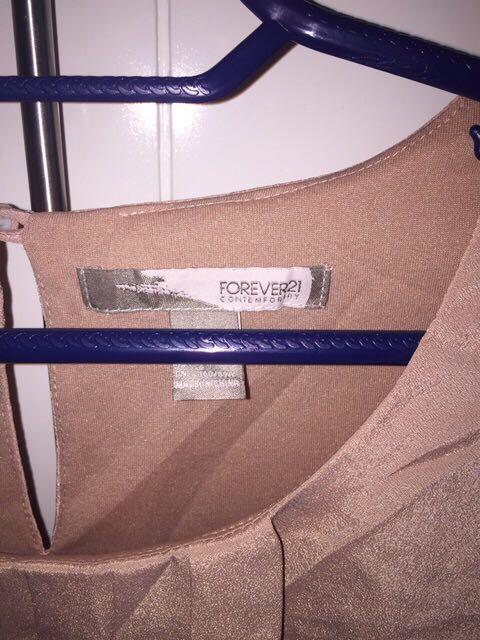 Preloved Excellent Condition Forever 21 cocktail dress (Category: Evening dresses & gowns) located in Valenzuela. Submitted by trinity1219 (Listing ID 252197128, Image 2). Description: Preloved excellent condition forever 21 cocktail dress Small on tag but will fit medium.