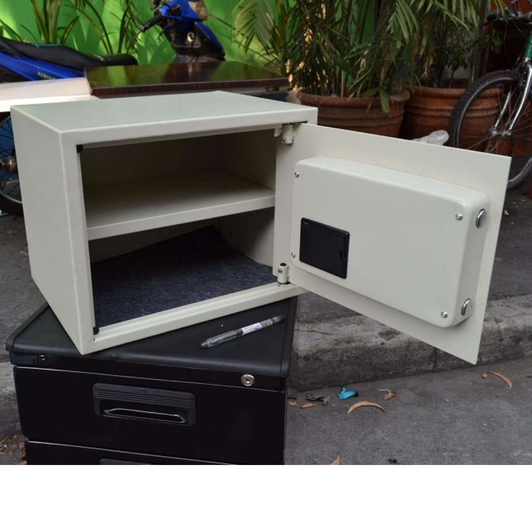 Security Safes Furniture Sale Isafe Isf 30 Safe Electronic Digital Hotel Safety Vault Storage Cabinet File Cabinet Home Furniture Furniture Fixtures Shelves Drawers On Carousell