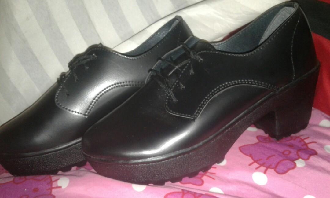 Sepatu Boots Wanita Warna Hitam Tinggi Hak 5cm Fesyen Wanita Sepatu Di Carousell