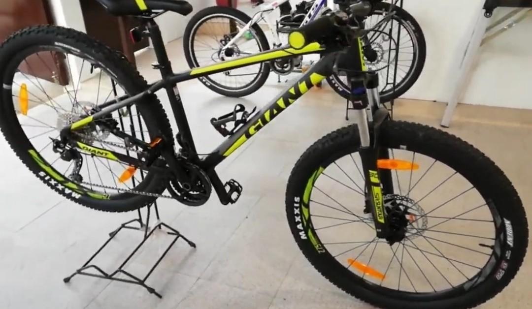 Sepeda Gunung GIANT Talon 2 size S 27.5 