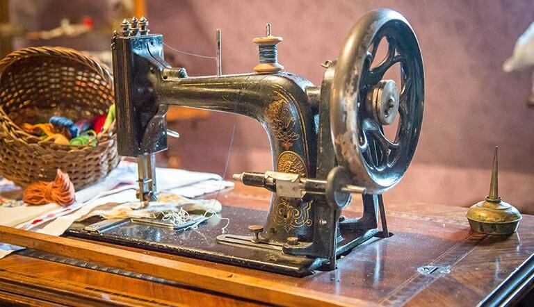 How You can make a Treadle Sewing Machine belt.mp4 