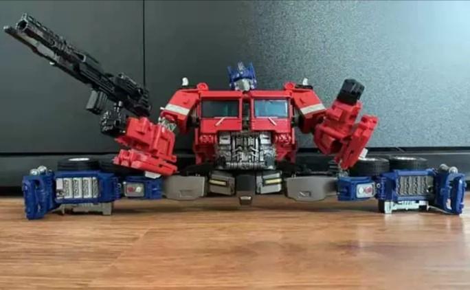 Optimus Prime US Freightliner FL86 G1 T6 Bumblebee Movie Wei Optimus Prime US Freightliner FL86 G1 T6 Bumblebee Movie Wei