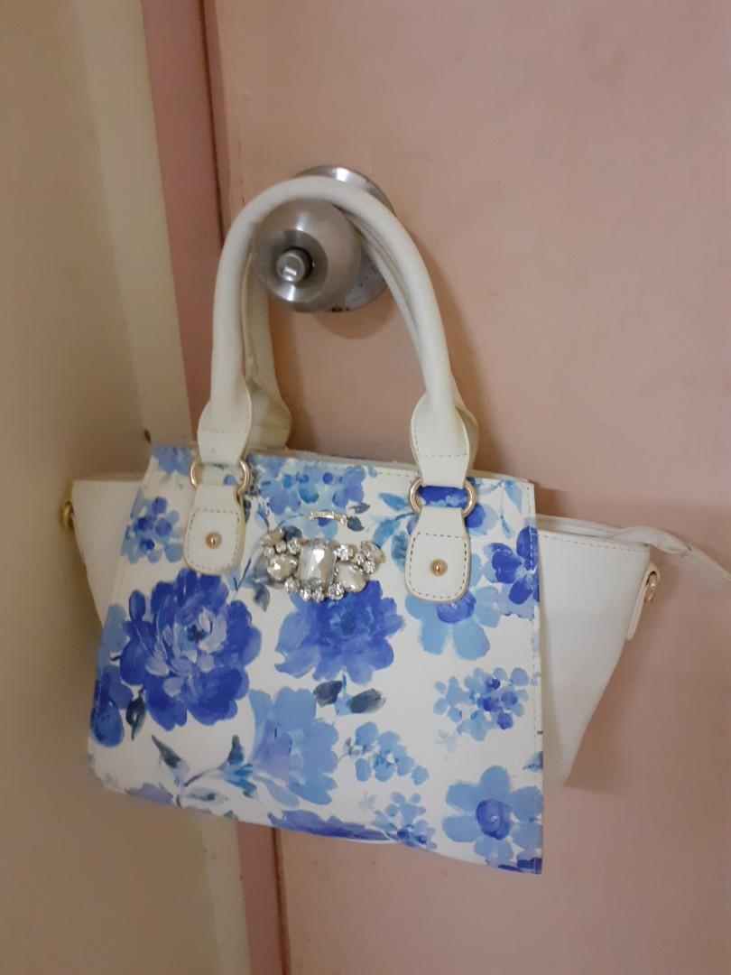 Rew De Rew Handbag Women S Fashion Bags Wallets Purses Pouches On Carousell