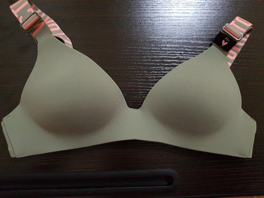 Victoria's secret no wired bra (Category: Activewear) located in Las Pinas. Submitted by clarac26 (Listing ID 252419516, Image 1). Description: Size 34A Non wired Original Victoria's Secret.