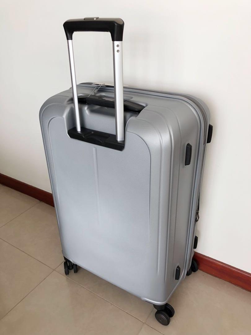 Brand new Samsonite luggage T5 68cm Spinner with builtin scale