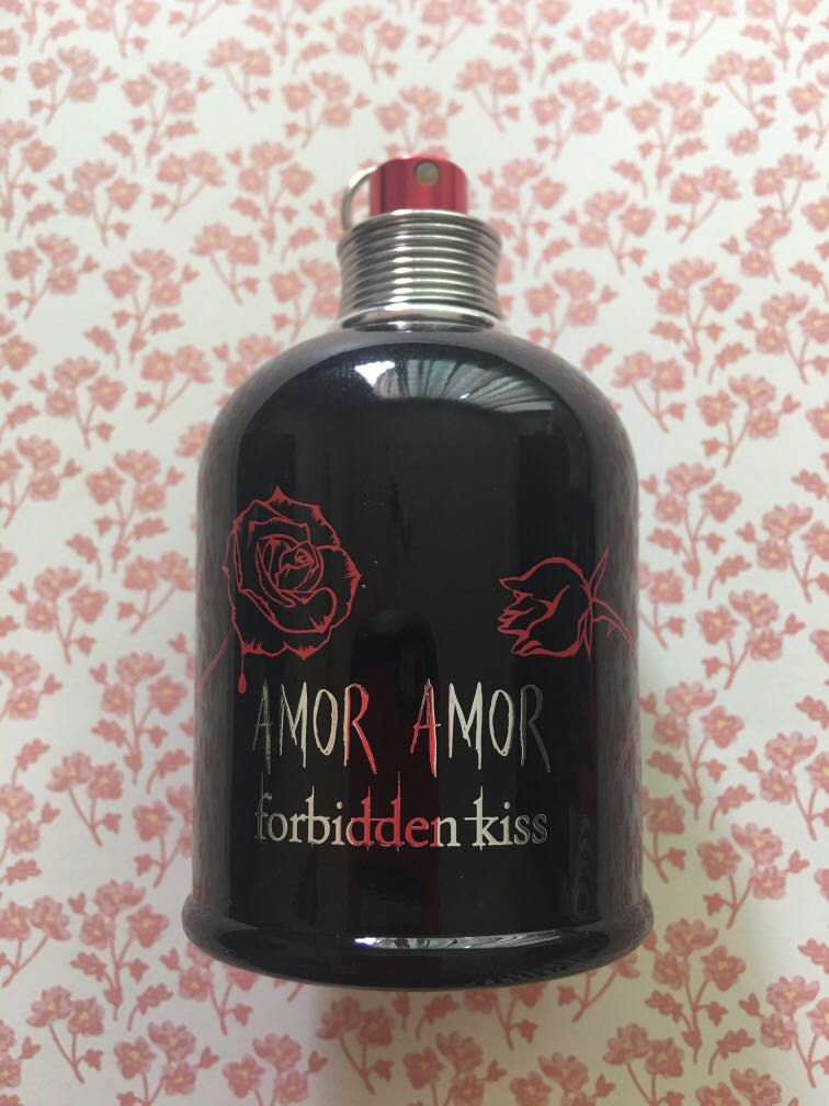 Amor amor 2025 forbidden kiss cacharel
