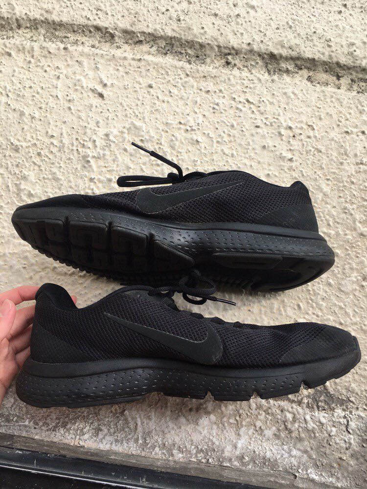 nike black trainers