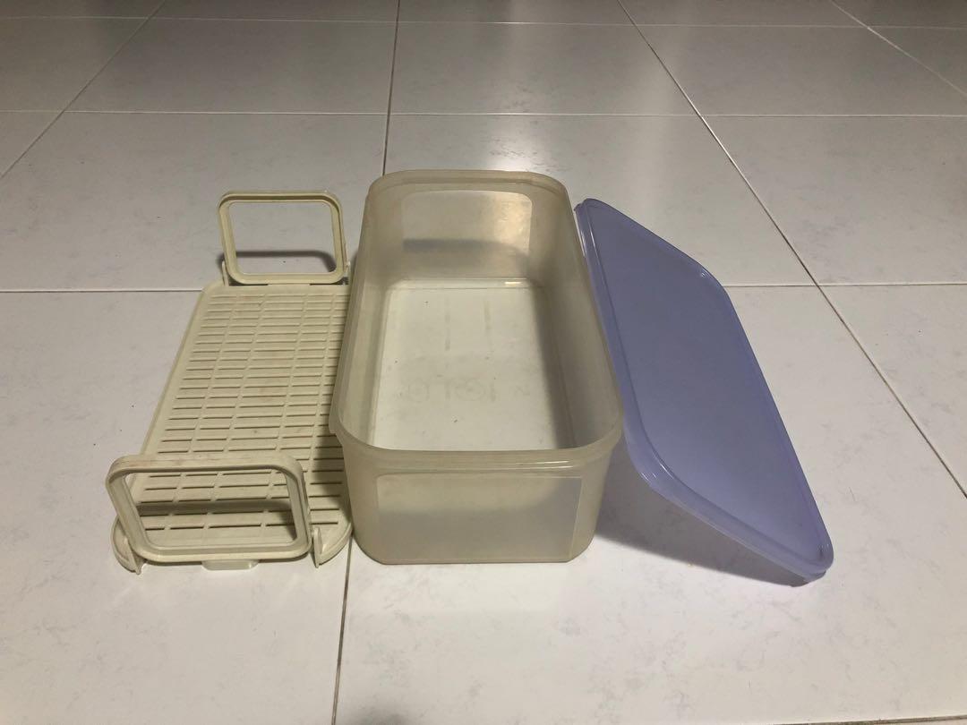 Plastic Container (Category: Food Organisation & Storage) located in Singapore. Submitted by warehouseraider (Listing ID 252534514, Image 1). Description: About 6 L volume Good for storing fruit and vegetables Can keep in the fridge .