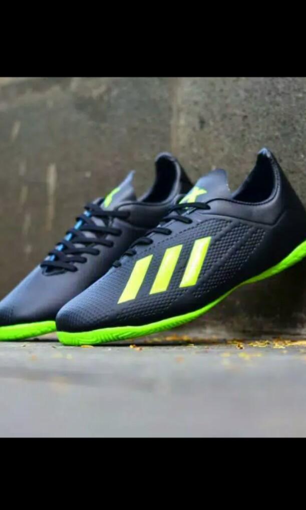 Sepatu Futsal Adidas X18 Fesyen Pria Sepatu Sneakers Di Carousell