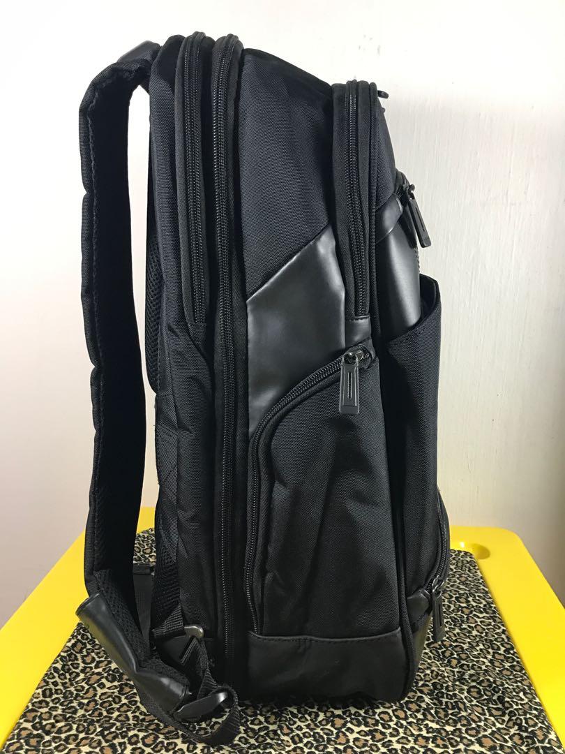 Targus Mobile Vip checkpoint friendly backpack laptop bag