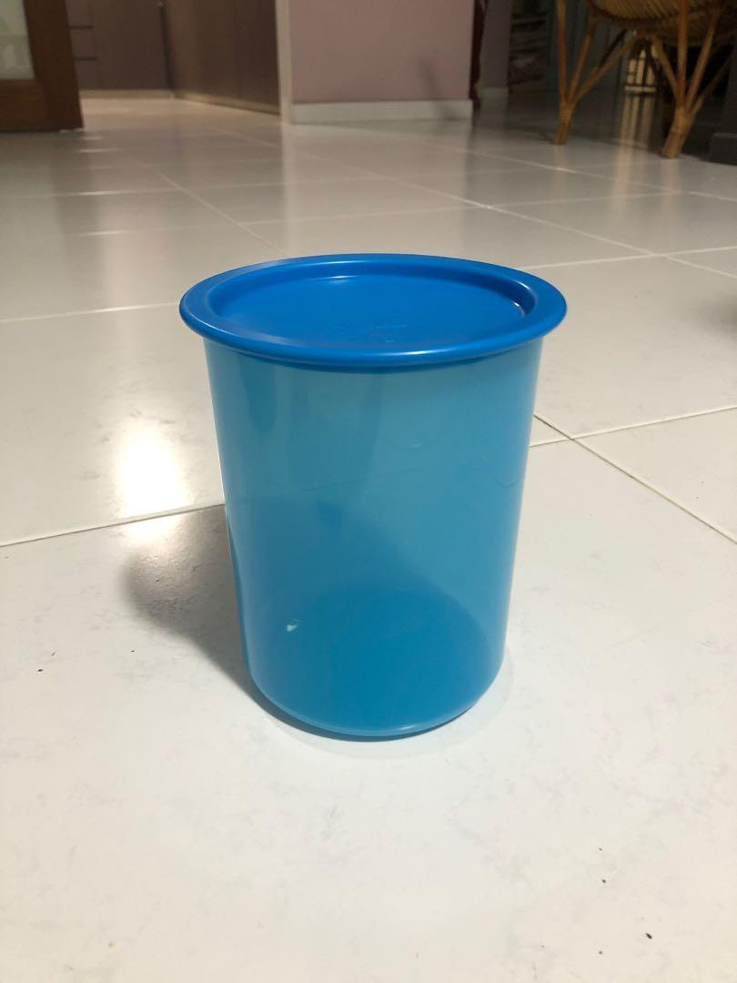 Tupperware Container (Category: Food Organisation & Storage) located in Singapore. Submitted by warehouseraider (Listing ID 252533382, Image 1). Description: Good for storing stores in at home.