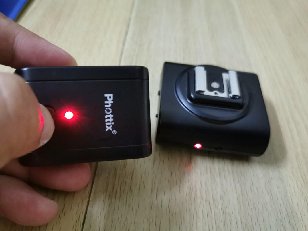 Wireless Flash Trigger Set (Category: Flashes) located in Shah Alam. Submitted by abammj (Listing ID 252615590, Image 2). Description: Rarely used Sleeping in the box 1 Transmitter & 1 Receiver Still functioning Will give away another as follow The other receiver, not functioning not sure why..