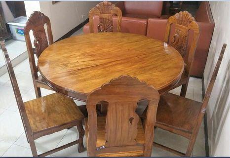 Wood Round Dining Table (6 - Seater) and 6 pieces chair.