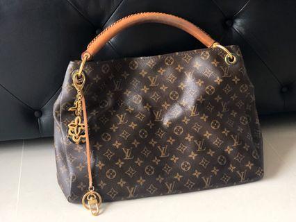 LV Bag-Louis Vuitton Artsy Tote MM EMP Noir, Luxury, Bags & Wallets on  Carousell