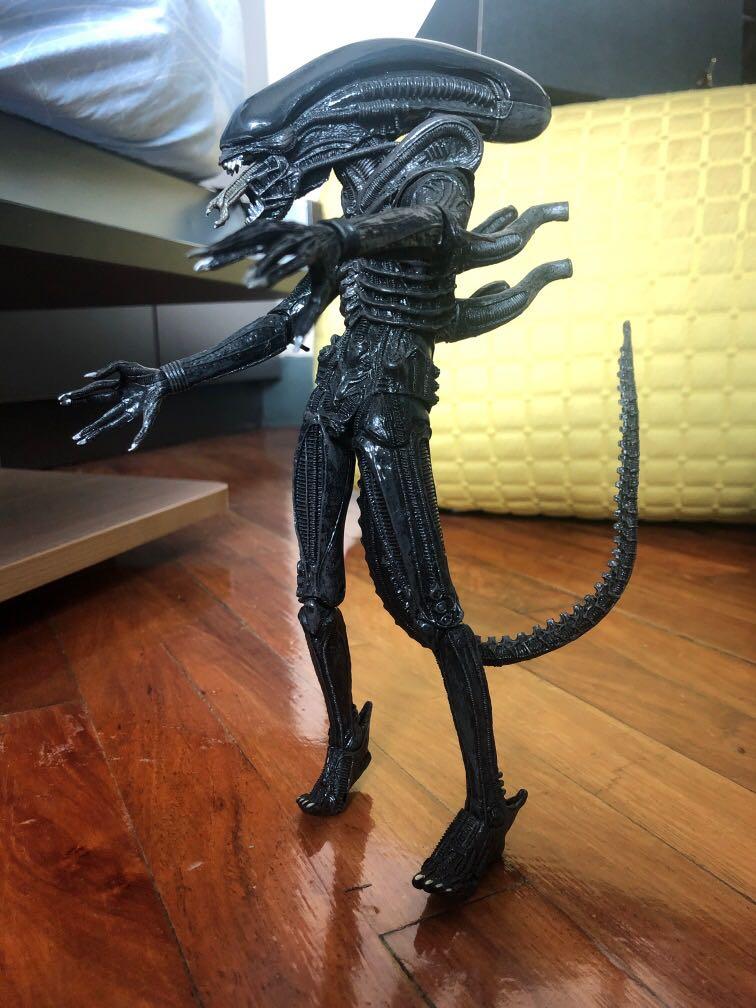 Alien xenomorph (Category: Figurines & Statues) located in Makati City. Submitted by franzrl (Listing ID 252728403, Image 2). Description: .