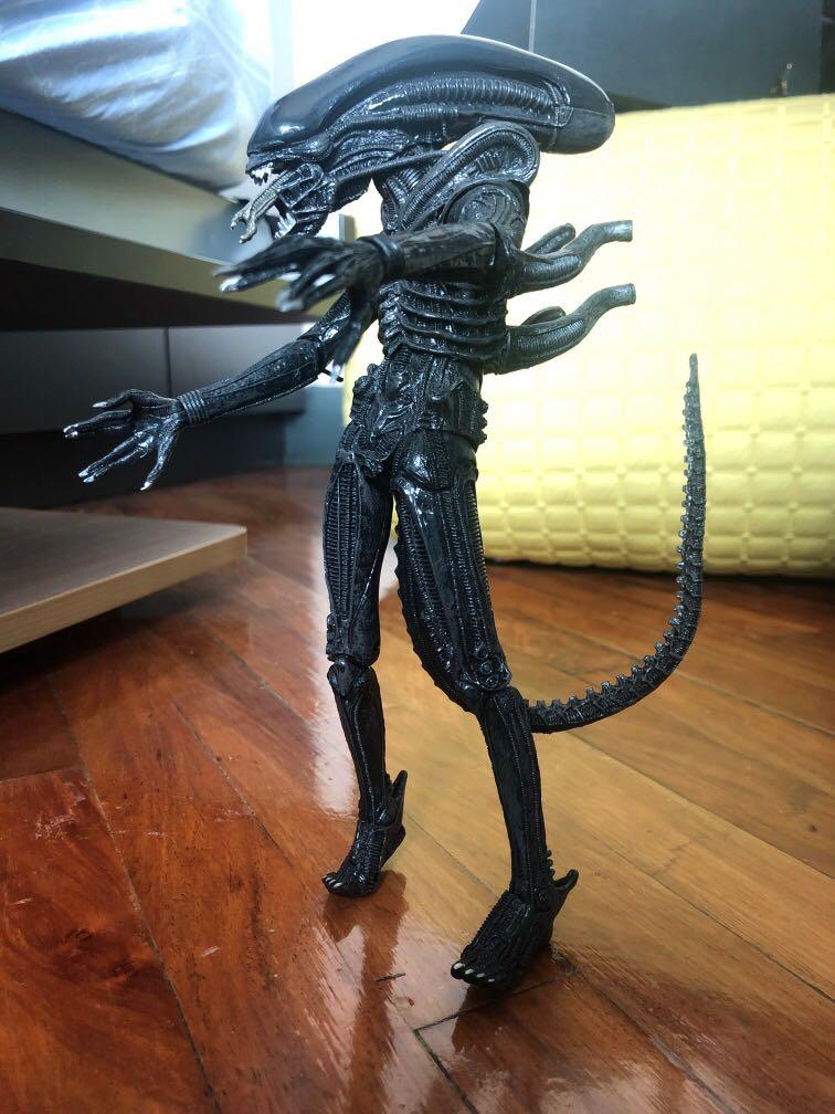 Alien xenomorph (Category: Figurines & Statues) located in Makati City. Submitted by franzrl (Listing ID 252728403, Image 1). Description: .