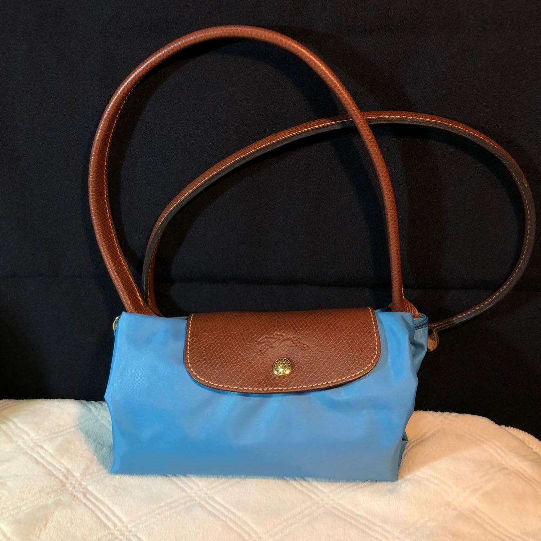 AUTHENTIC Longchamp Le Pliage in Blue (Flawed inside) (Category: Luxury Bags & Wallets) located in San Juan City. Submitted by flyboutique (Listing ID 252820695, Image 3). Description: -Condition/ Flaws: Exterior is in EXCELLENT condition. Flaw is in the inside of the bag: needs restoration/ cleaning spilled lip stains/tints, dirt that’s why were selling it low -Inclusions: None Perfect for shopping ❤️ ➖Send us a message or sms/viber 0927-136-180