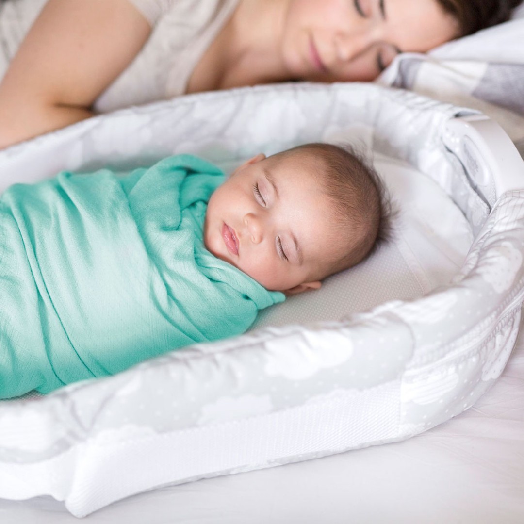 Baby Delight Snuggle Nest Surround XL可摺式嬰兒睡籃 – 淺灰色天雲，免費送貨上門，記得仲有額外折扣呀！