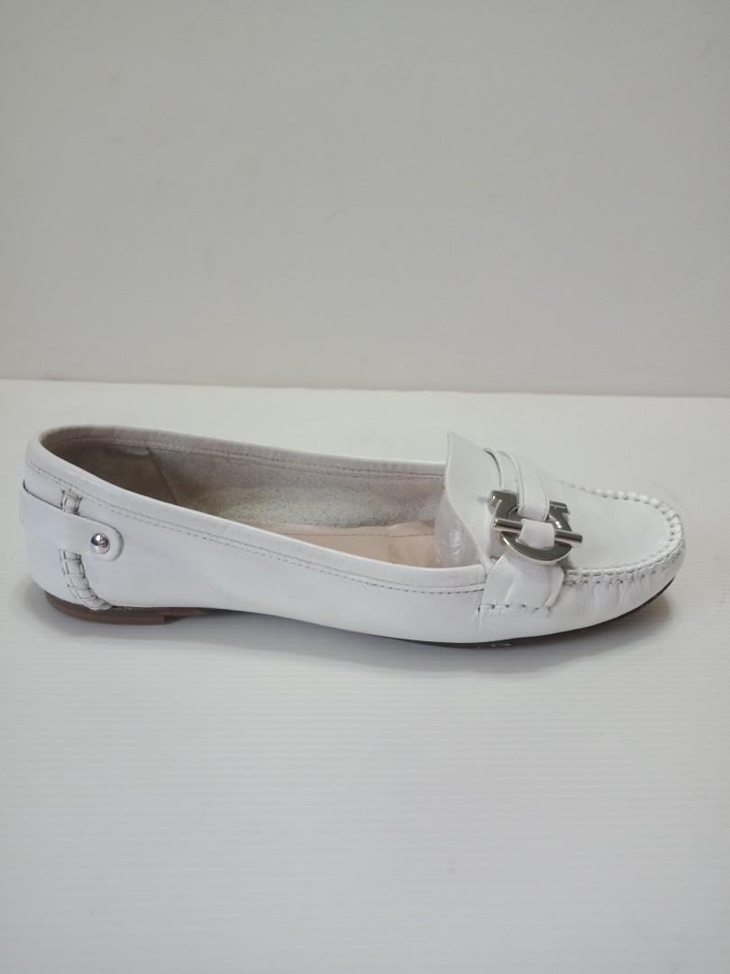 ferragamo ladies shoes